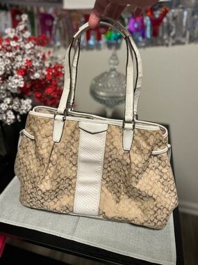 📍AS IS PROJECT! Coach Beige Signature Canvas Tote with White Trim. NO OFFERS